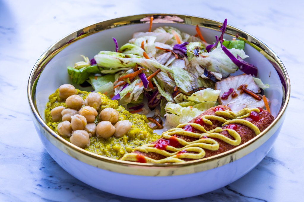 Idea 77. Lentils with Sausage & Salad. 64 gr Protein! 0&nbsp;violence.